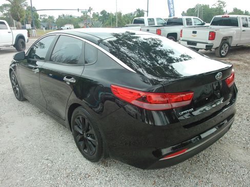 Used 2018 Kia Optima LX w/ 17" Alloy Wheels Package FWD image 7