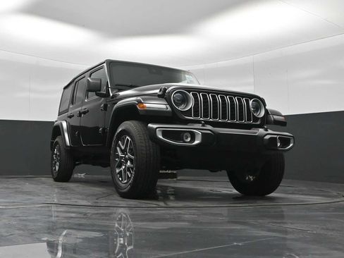 Used 2025 Jeep Wrangler Unlimited Sahara AWD/4WD image 19