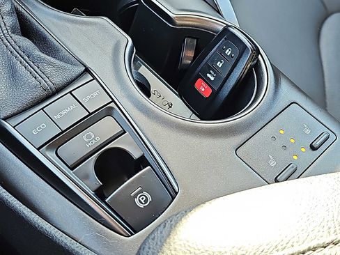 Used 2022 Toyota Camry XSE image 23