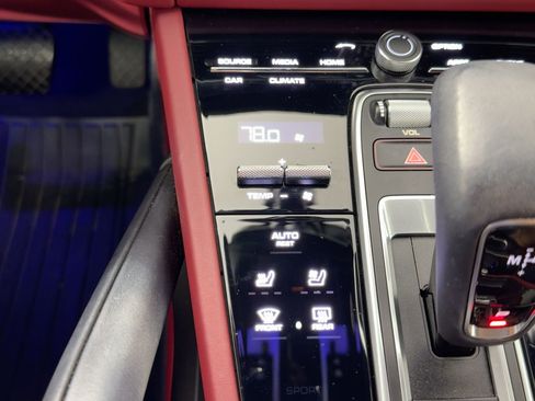 Certified 2022 Porsche Cayenne Platinum Edition image 19