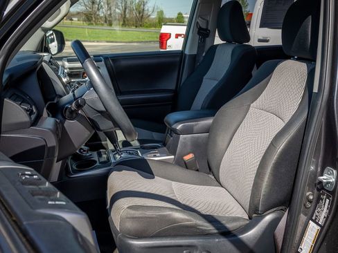 Used 2019 Toyota 4Runner SR5 AWD/4WD image 23