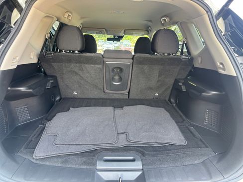 Used 2019 Nissan Rogue SV w/ Premium Package FWD image 16