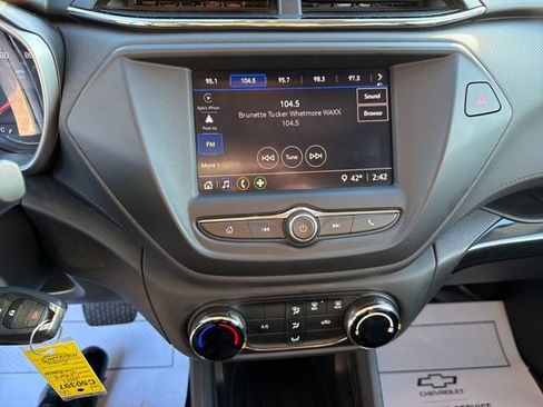 Used 2021 Chevrolet TrailBlazer LS image 19