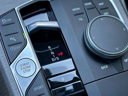 Certified 2025 BMW 230i Coupe w/ Convenience Package image 27