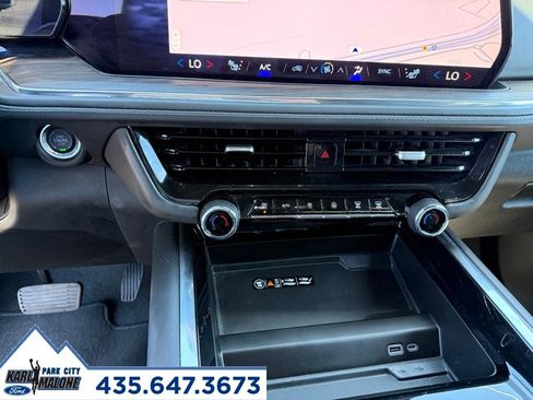 Used 2025 Chevrolet Suburban Z71 AWD/4WD image 22