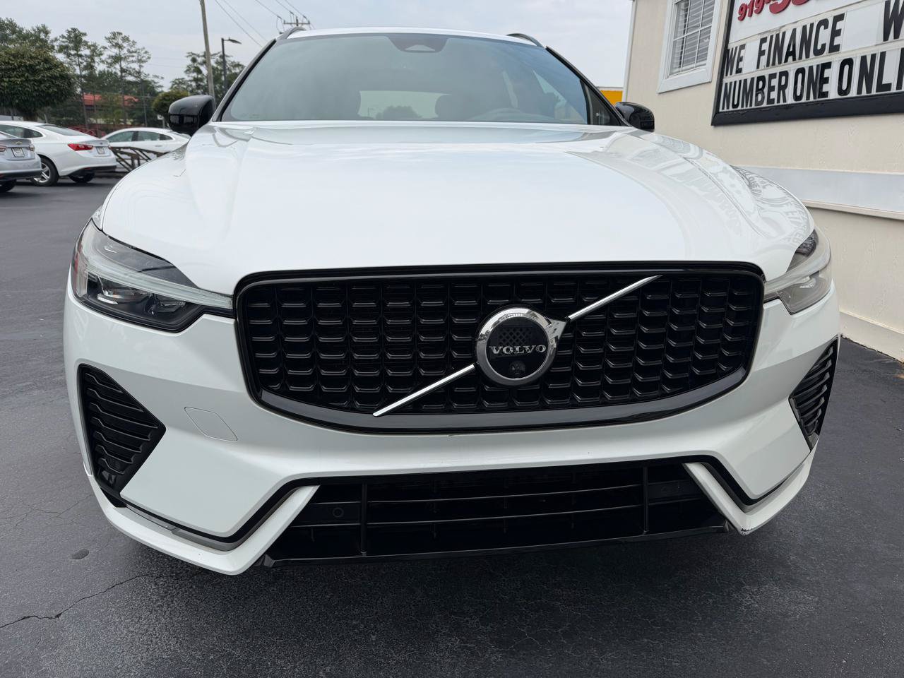 Used 2023 Volvo XC60 B5 Plus AWD/4WD image 3
