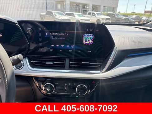 Used 2025 Chevrolet Trax LT FWD image 10