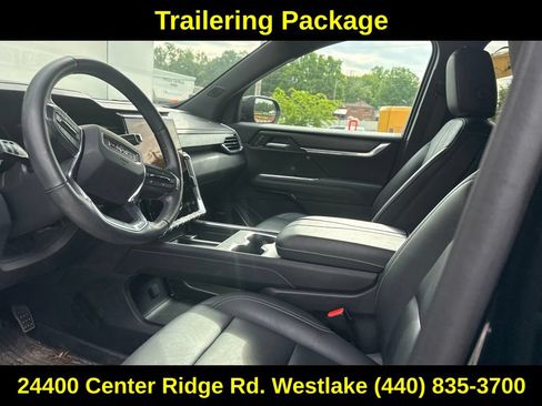 Used 2024 GMC Acadia Elevation w/ Luxury Package AWD/4WD image 12