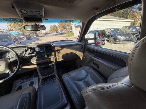 Used 2002 Chevrolet Avalanche 4x4 w/ Off-Road Suspension Pkg image 23