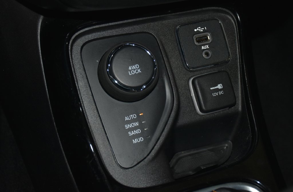 Used 2021 Jeep Compass Limited AWD/4WD image 25