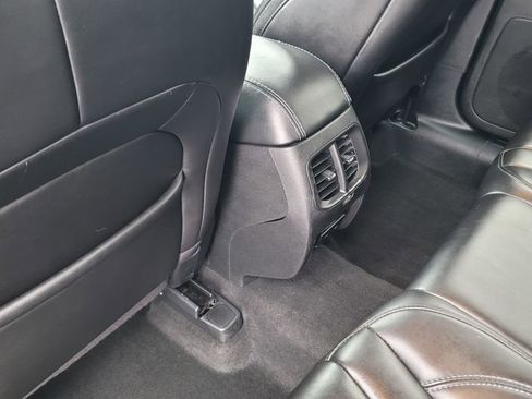 Used 2019 Jeep Cherokee Latitude Plus AWD/4WD image 26