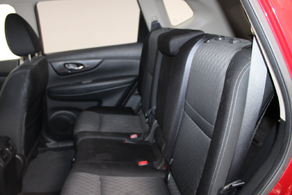 Used 2017 Nissan Rogue SV w/ SV Premium Package AWD/4WD image 18