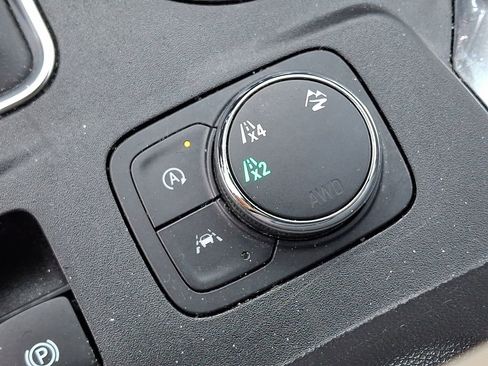 Used 2024 Chevrolet Traverse LT image 24