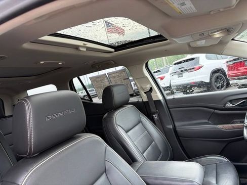 Used 2022 GMC Acadia Denali w/ Denali Ultimate Package AWD/4WD image 13