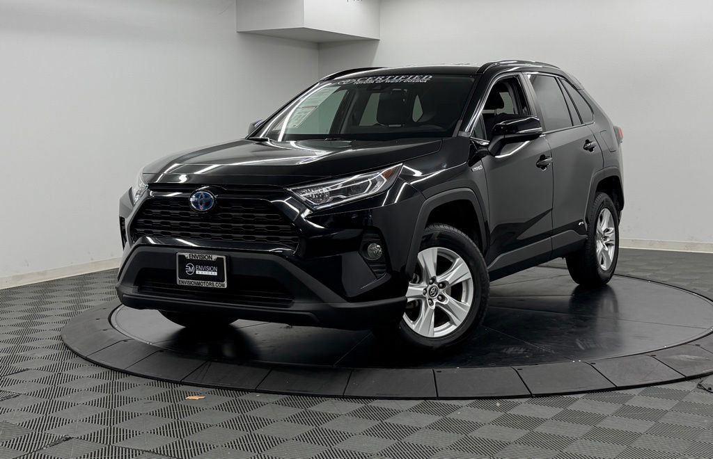 Certified 2021 Toyota RAV4 XLE w/ Carpet Mat Package (TMS) AWD/4WD image 3