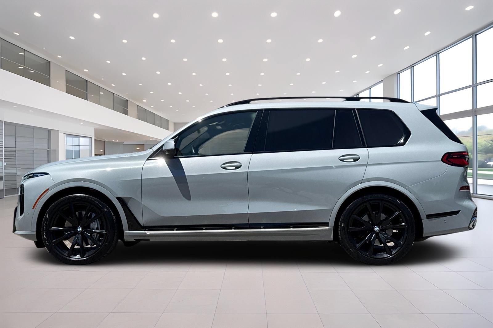 Used 2024 BMW X7 xDrive40i w/ M Sport Package AWD/4WD image 7