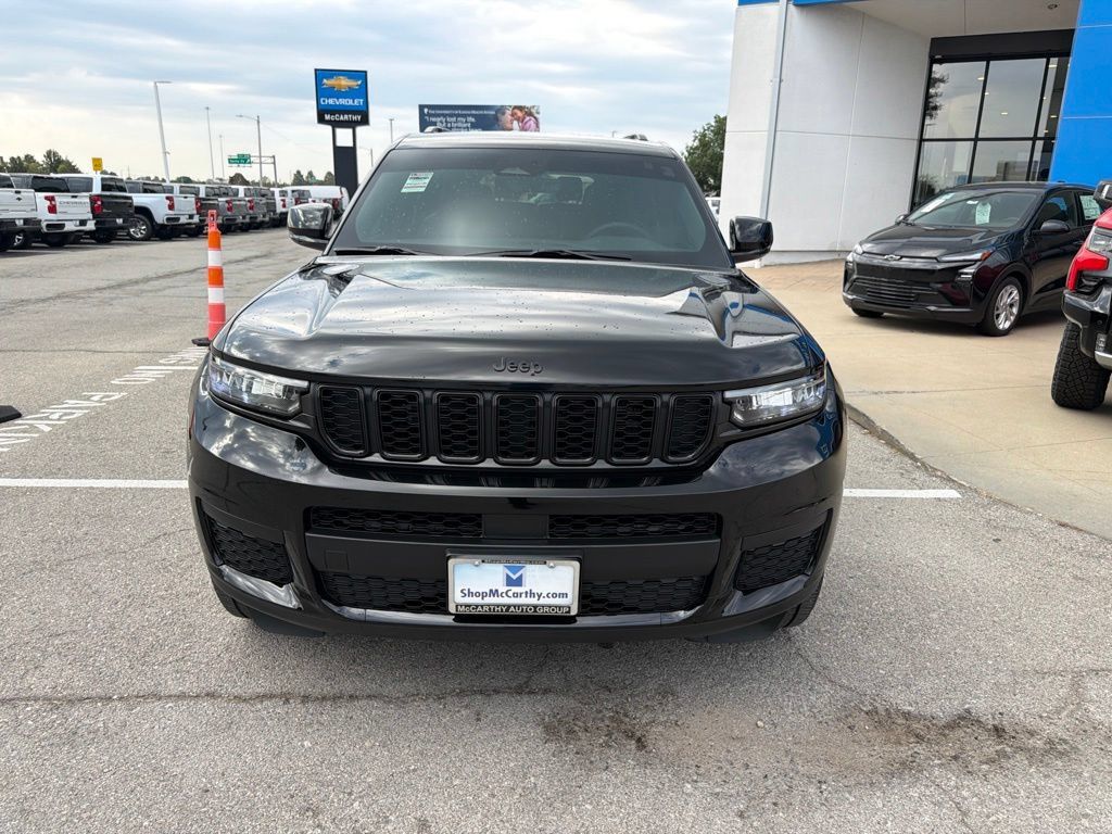 Used 2025 Jeep Grand Cherokee L Laredo AWD/4WD image 8