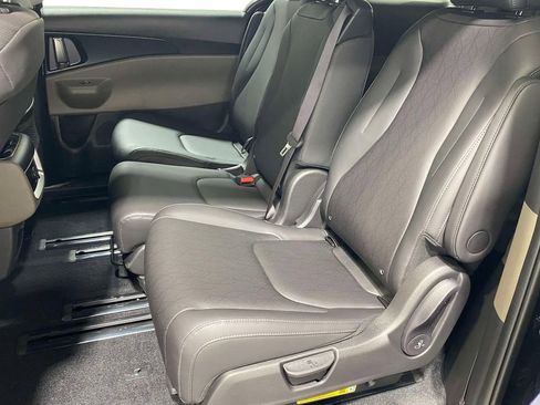 New 2026 Kia Carnival FWD image 11