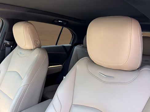 Used 2024 Cadillac XT4 Luxury w/ LPO, Floor Liner Package FWD image 11