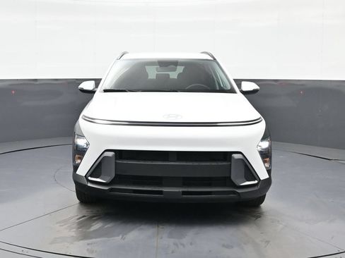 Used 2025 Hyundai Kona SEL FWD image 2
