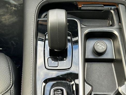 Certified 2025 Volvo XC90 B6 Plus image 25