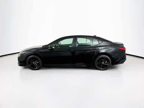 Used 2025 Toyota Camry SE FWD image 4