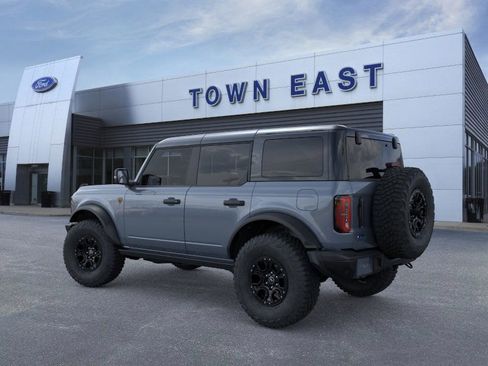 New 2025 Ford Bronco Badlands image 4