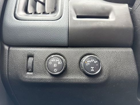 Used 2018 Chevrolet Colorado Z71 AWD/4WD image 28