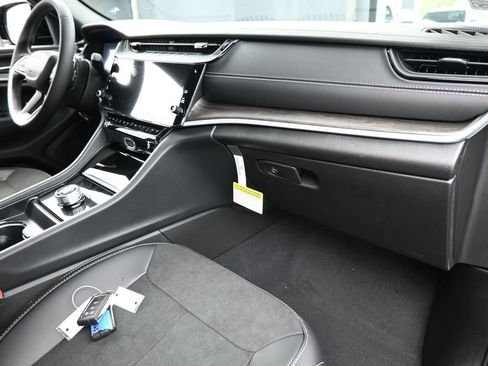 New 2026 Jeep Grand Cherokee Altitude image 36