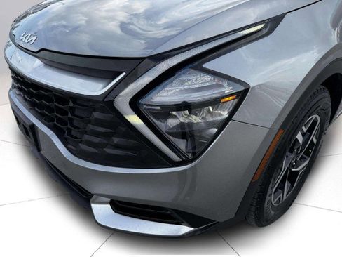 Used 2023 Kia Sportage LX image 11