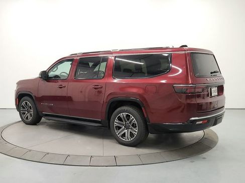 Used 2024 Jeep Wagoneer L Series II w/ Flexible Seating Group AWD/4WD image 5