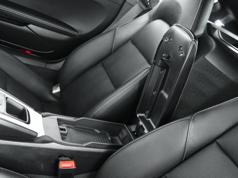 Used 2025 Porsche 718 Cayman RWD image 90