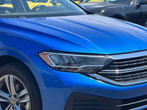 Used 2024 Volkswagen Jetta SE FWD image 8