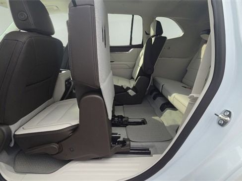 New 2026 GMC Acadia Denali w/ Super Cruise Package image 36