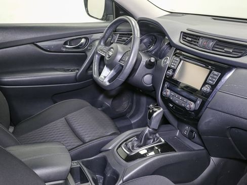 Used 2017 Nissan Rogue SV w/ SV Premium Package AWD/4WD image 18