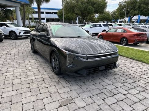 Used 2025 Kia K4 FWD image 17