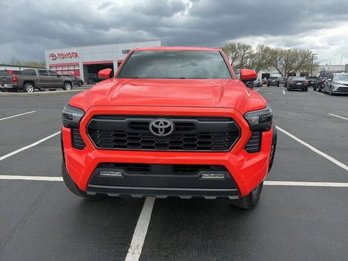 Used 2024 Toyota Tacoma TRD Off-Road image 3