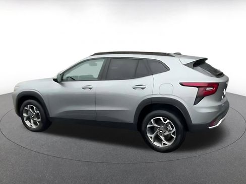 Used 2025 Chevrolet Trax LT image 10