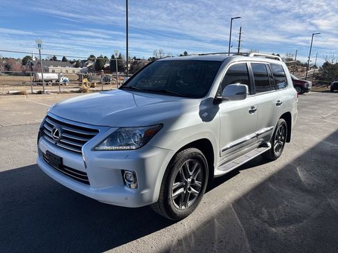 Used 2015 Lexus LX 570 4WD w/ Luxury Package image 2