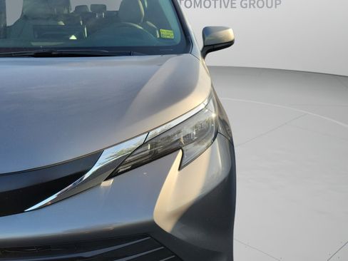 Used 2026 Toyota Sienna XLE FWD image 14
