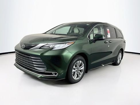 New 2026 Toyota Sienna Limited FWD image 3