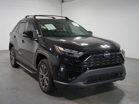 Used 2022 Toyota RAV4 XLE Premium AWD/4WD image 3