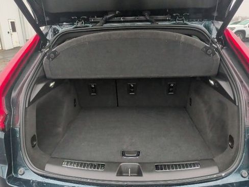 Used 2024 Cadillac XT4 Premium Luxury image 11