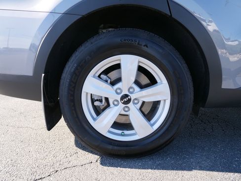 Used 2025 Kia Sorento LX image 11