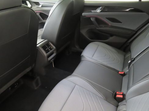 New 2026 Volkswagen Tiguan SE FWD image 22