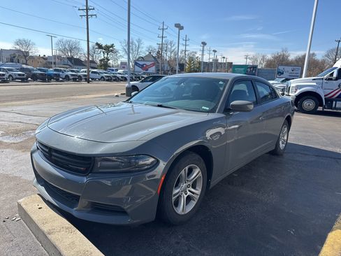Used 2019 Dodge Charger SXT w/ Cold Weather Package image 1