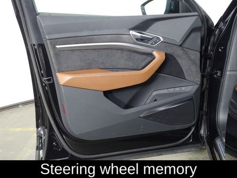 Used 2019 Audi e-tron Prestige w/ Prestige Package image 17