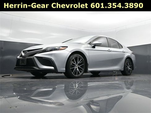 Used 2024 Toyota Camry SE image 39