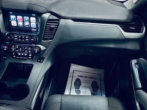 Used 2018 Chevrolet Suburban LT RWD image 34
