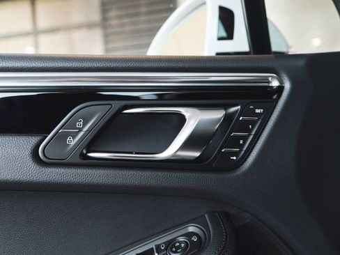 New 2026 Porsche Macan image 30